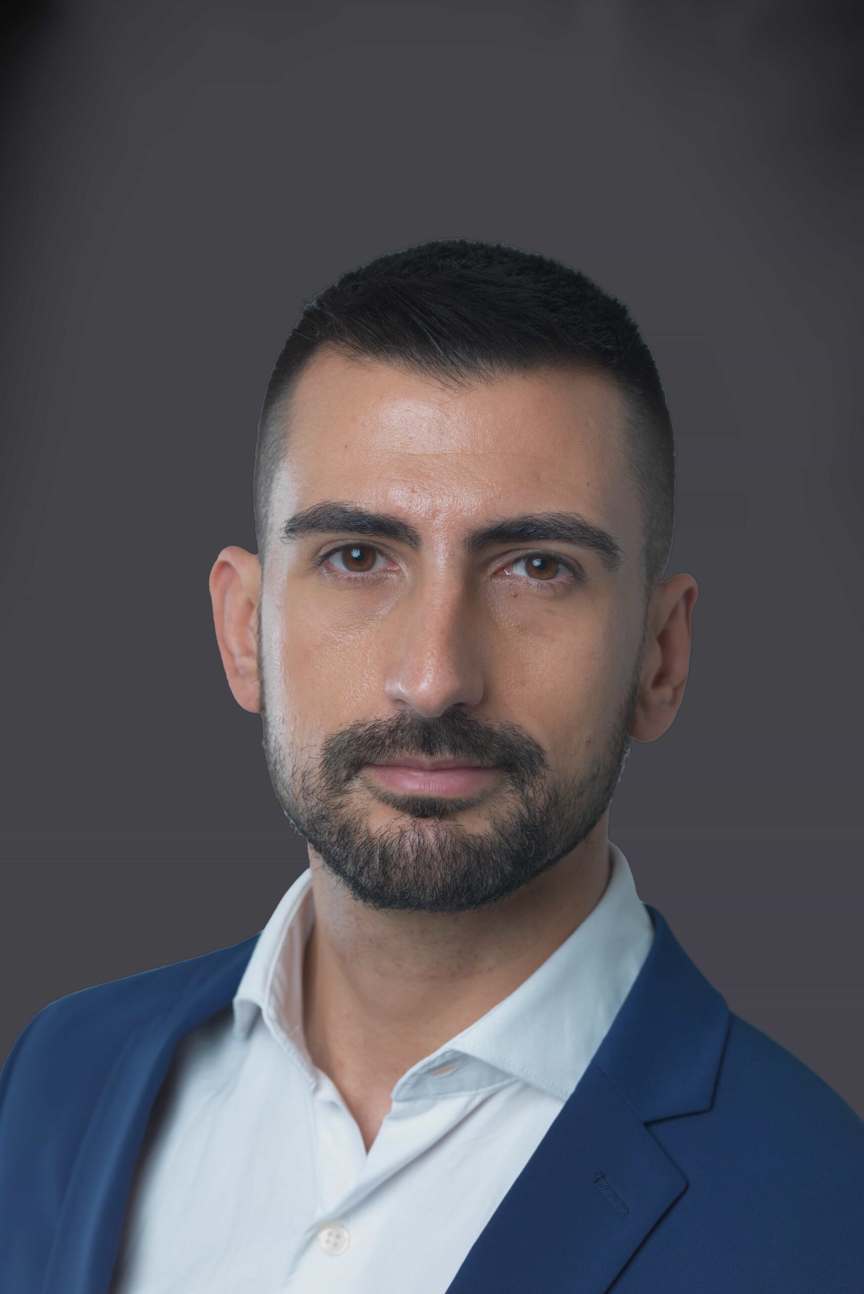 https://vanbeveren.holamundo.me/wp-content/uploads/2024/11/aitor-large-scaled.jpg